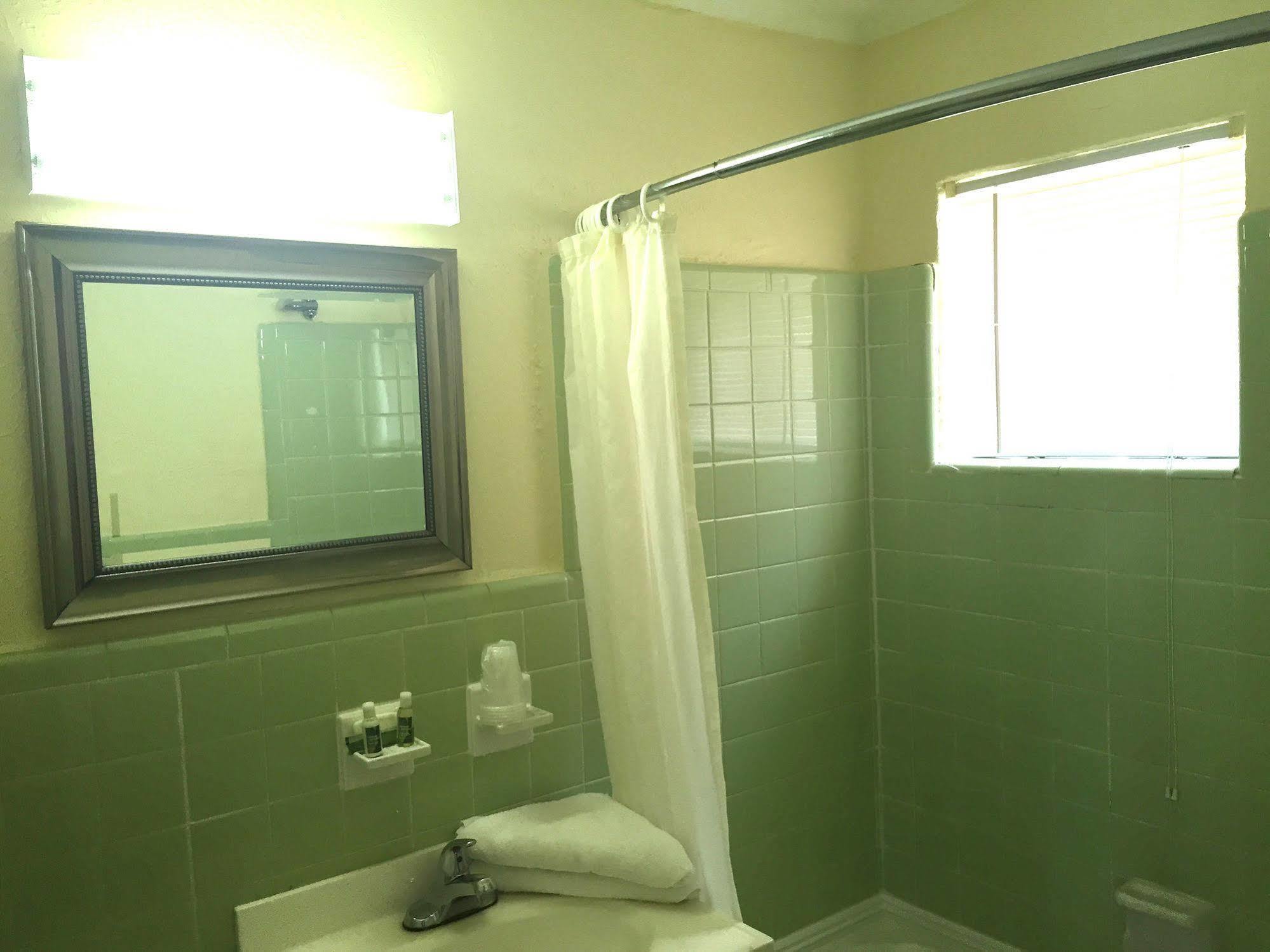 Castaway Beach Inn & Swim Up Bar North Myrtle Beach Ngoại thất bức ảnh