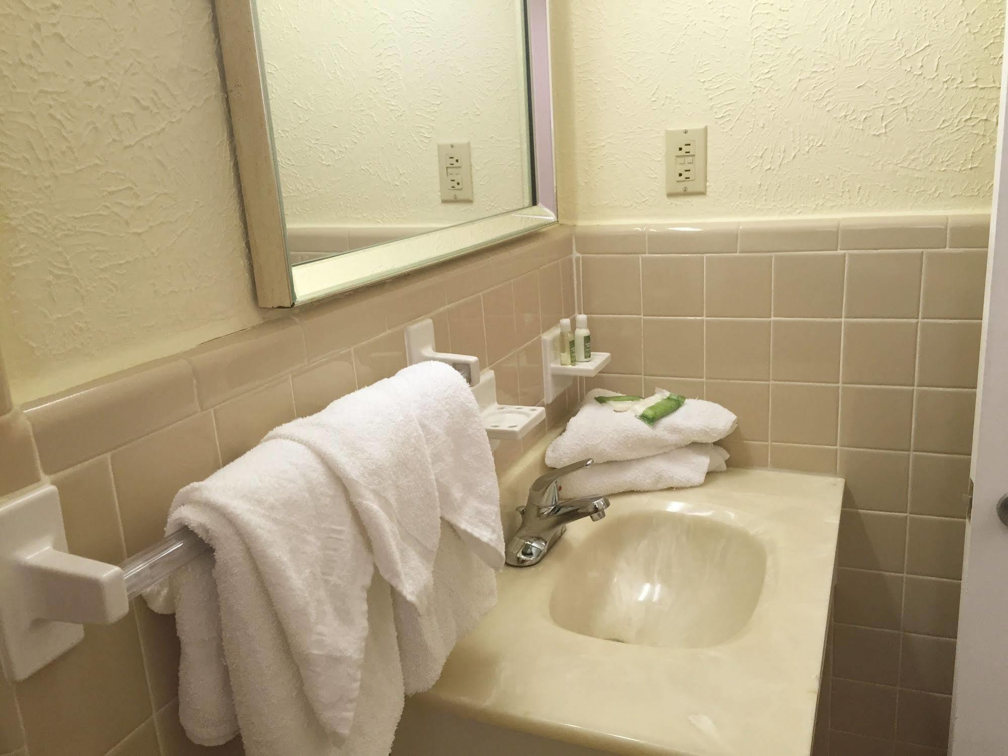 Castaway Beach Inn & Swim Up Bar North Myrtle Beach Ngoại thất bức ảnh